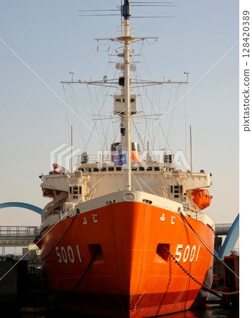 A ship illuminated by the setting sun (Antarctic research vessel Fuji) 128420389