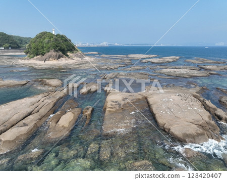 日本和歌山縣烏尤尼鹽沼，天神崎的壯麗景色，無人機攝影 128420407