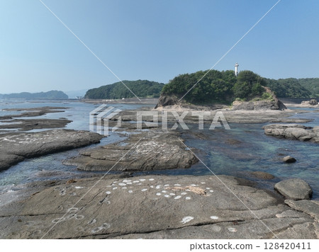 日本和歌山縣烏尤尼鹽沼，天神崎的壯麗景色，無人機攝影 128420411