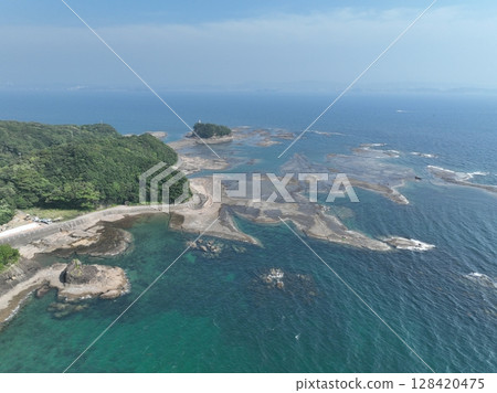 日本和歌山縣烏尤尼鹽沼,天神崎的壯麗景色,無人機攝影 日本和歌山縣烏尤尼鹽沼,天神崎的壯麗景色,無人機攝影 128420475