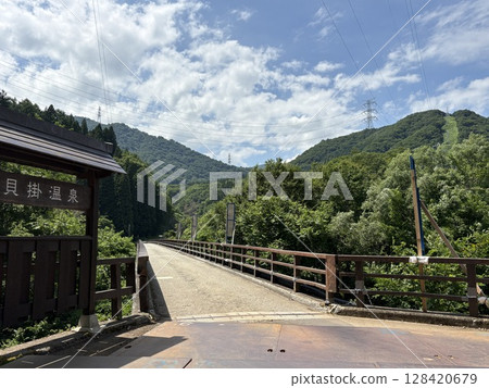 貝掛溫泉_新潟縣奧湯澤市的貝掛溫泉,周圍綠意盎然 貝掛溫泉_新潟縣奧湯澤市的貝掛溫泉,周圍綠意盎然 128420679