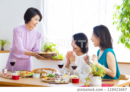 家庭聚會食物 家庭聚會食物 128421667