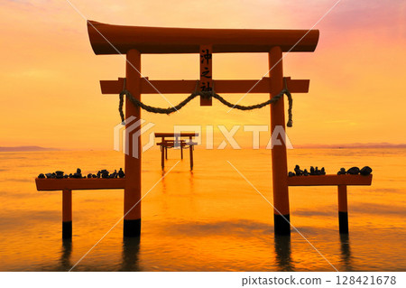 [佐賀郡] 日出時的王王神社水下鳥居 128421678