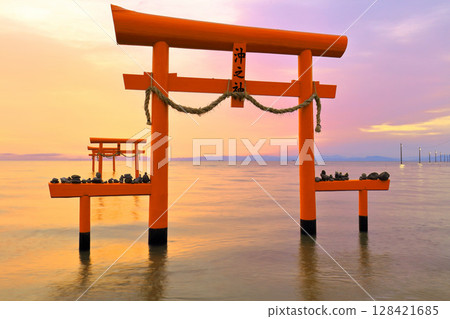 [佐賀郡] 日出時的王王神社水下鳥居 128421685