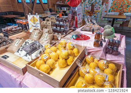 (Kawachi Bankan) A cafe that stands out in a refreshing location where you can enjoy beautiful greenery and the sound of a babbling river (Kawachimachi, Nishi Ward, Kumamoto City) 128421924