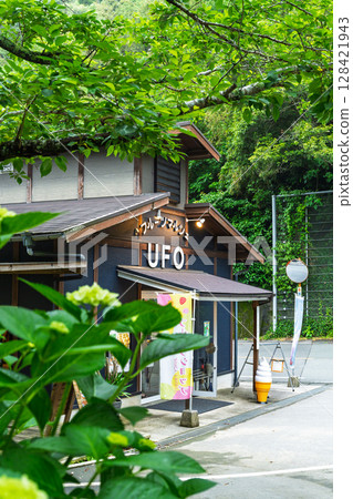 (Outdoor scene) A cafe that stands out in a refreshing location where you can enjoy beautiful greenery and the sound of a babbling river (Kawachimachi, Nishi Ward, Kumamoto City) 128421943