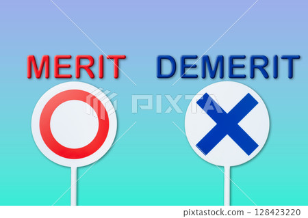 盤子上寫著“優點”、“缺點”、“圓圈”和“十字架” 128423220