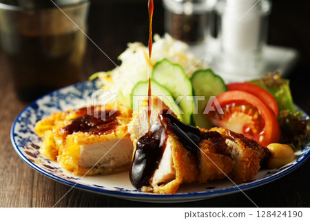 雞排配特製醬汁 雞排配特製醬汁 128424190