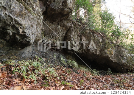 Fenster of Atokura (left bank) 128424334