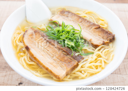 美味的叉燒鹽拉麵 128424726