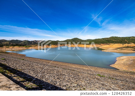 Albufeira da Barragem do Arade reservoir near Silves in the Algarve region of Portugal. 128426352