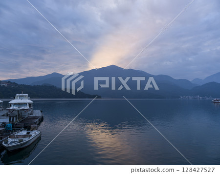 Dawn at Sun Moon Lake, Taiwan Dawn at Sun Moon Lake, Taiwan 128427527