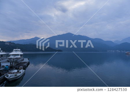 Sun Moon Lake, Taiwan, early morning silence Sun Moon Lake, Taiwan, early morning silence 128427530