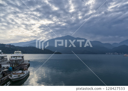 台灣南投日月潭晨景 台灣南投日月潭晨景 128427533