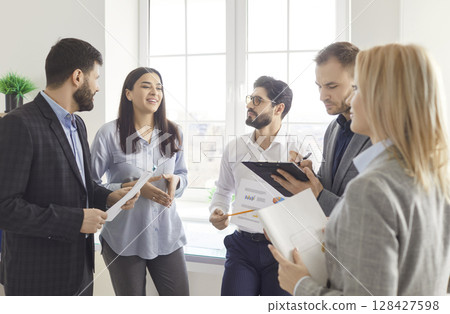 Positive Business Group Working In Office Meeting 128427598