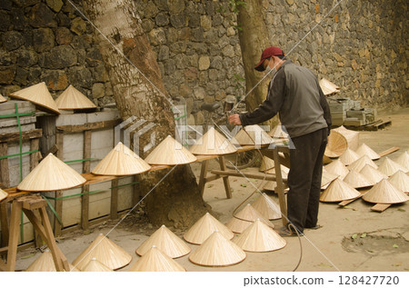 Man making hats. 128427720