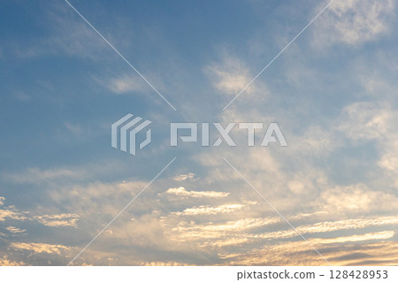 蒼白漸層夕陽的天空 蒼白漸層夕陽的天空 128428953