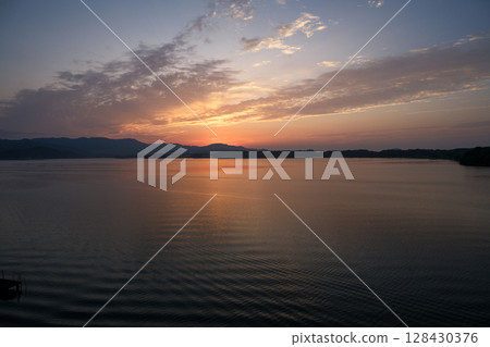 Lake Inohana in the morning, quietly colored 128430376