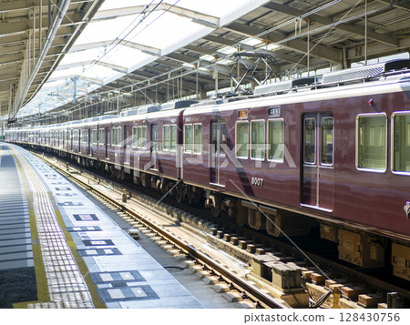 阪急川西能勢口站出發的特快列車 128430756