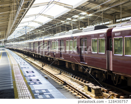 阪急川西能勢口站出發的特快列車 128430757