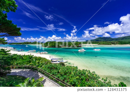 Kawahira Bay (Ishigakijima) Kawahira Bay (Ishigakijima) 128431375