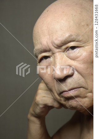 An old man with a troubled face An old man with a troubled face 128431668