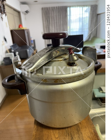 Old pot Old pot 128431954