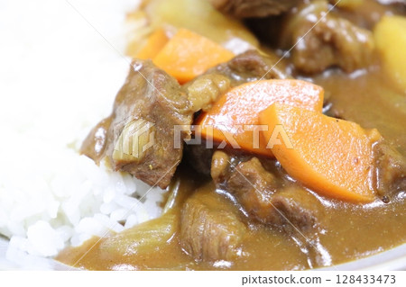 咖哩飯、咖哩、混合、燒烤、家庭旅行、戶外、學校午餐、胡蘿蔔、牛肉、米飯、白米飯、洋蔥 咖哩飯、咖哩、混合、燒烤、家庭旅行、戶外、學校午餐、胡蘿蔔、牛肉、米飯、白米飯、洋蔥 128433473
