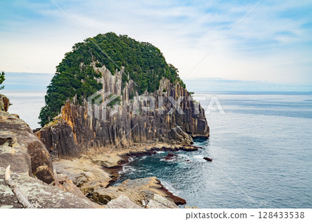 Columnar joints at Tategasaki, Kumano City, Mie Prefecture Columnar joints at Tategasaki, Kumano City, Mie Prefecture 128433538