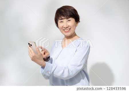 女智能手機智能手 女智能手機智能手 128433596