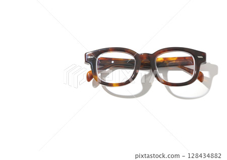 Glasses photographed on a white background 128434882