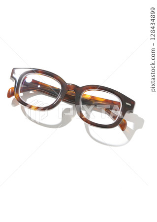 Glasses photographed on a white background 128434899