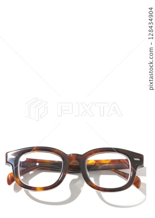 Glasses photographed on a white background 128434904