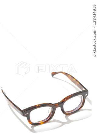 Glasses photographed on a white background 128434919