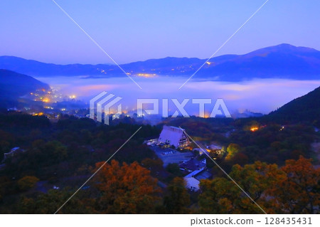 Yufuin sea of clouds before sunrise (Yufuin Town, Yufu City) 128435431