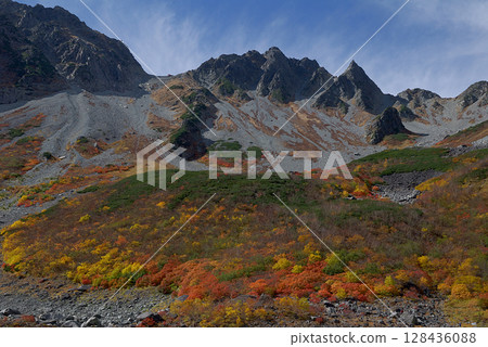 秋天的唐澤 唐澤健行步道 從唐澤冰鬥地區欣賞秋天的唐澤冰鬥 128436088