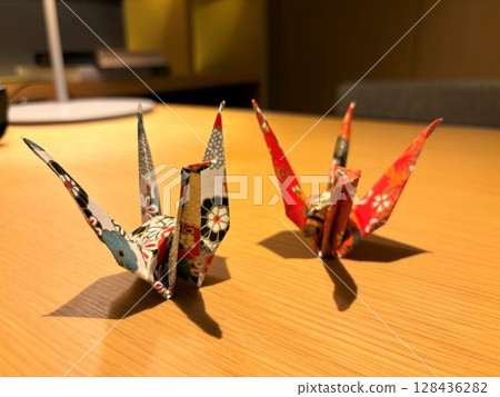 Two cranes, Origami 128436282