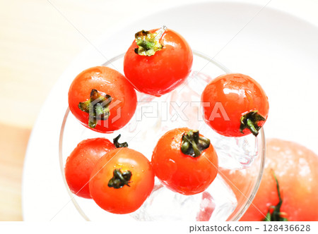 Frozen cherry tomatoes: Delicious tomatoes with an easier intake of lycopene 128436628