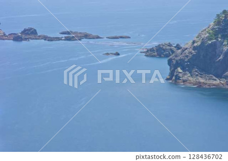 The sea where time passes quietly 128436702