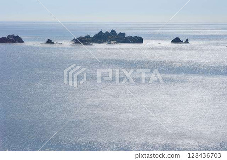 The sea where time passes quietly 128436703