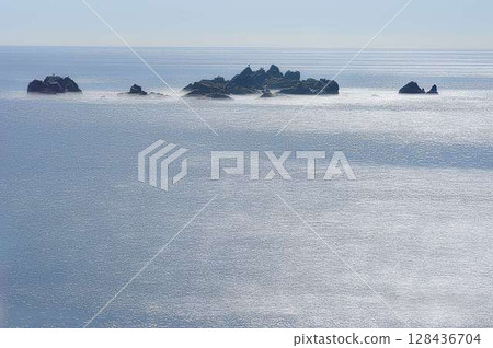 The sea where time passes quietly 128436704