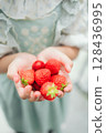 Hand of children with strawberries 128436995