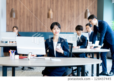 Business woman working in the office 128437445