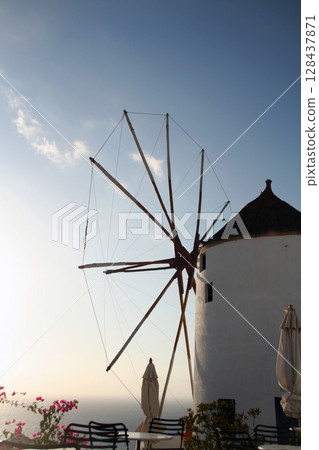 Yachts floating in the yacht harbor 128437871