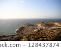 從岩石地方看到的大海 128437874