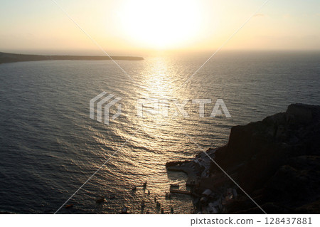 在海上日落 128437881
