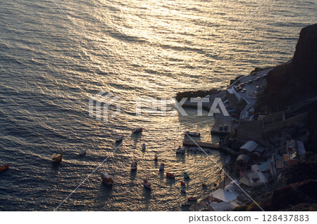 海岸採取早晨太陽 128437883