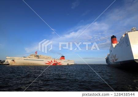 Ibaraki Oarai Sunflower Ashiretoko's last operating day, lined up with Sunflower Pirika 128438544