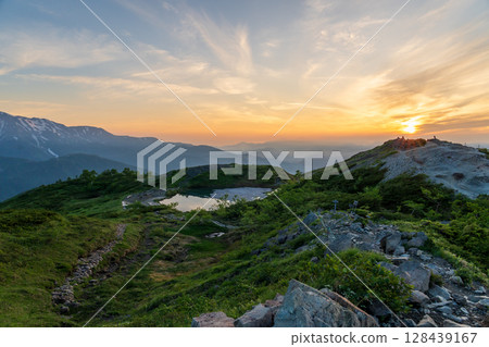 八方山和八方湖的晨景 八方山和八方湖的晨景 128439167