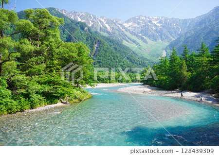 Nagano, Kamikochi, the beautiful Azusa River and the Kitadaisetsu mountain range seen from Kappa Bridge in summer Nagano, Kamikochi, the beautiful Azusa River and the Kitadaisetsu mountain range seen from Kappa Bridge in summer 128439309